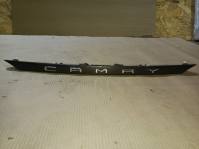 Накладка двери багажника toyota camry 70 xv70 2017-2023 задн. 