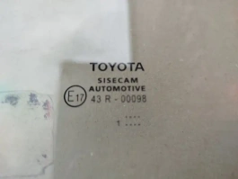 Стекло двери toyota corolla e210  2020- перед. лев.