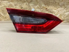 Фонарь в крышку багажника toyota camry 70 xv70 2017-2023 задн. лев.