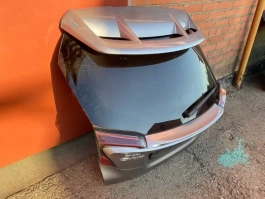 Крышка багажника toyota c-hr  2020-  