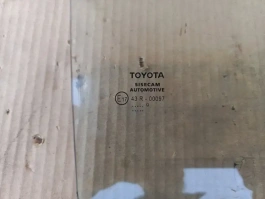 Стекло двери toyota corolla e210  2020- задн. прав.