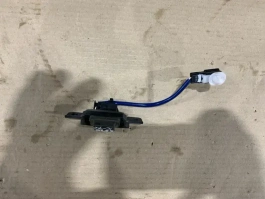 Кнопка открывания багажника toyota camry 70 xv70 2017-2023  
