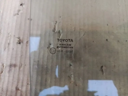 Стекло двери toyota corolla e210  2020- задн. прав.
