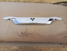 Накладка двери багажника mitsubishi outlander 3 gf 2012-2022 задн. 