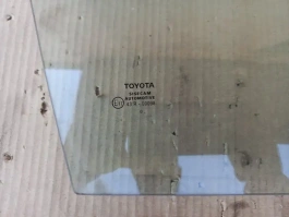 Стекло двери toyota corolla e210  2020- перед. прав.