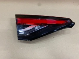 Фонарь в крышку багажника toyota corolla e210  2020- задн. лев.