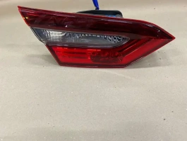 Фонарь в крышку багажника toyota camry 70 xv70 2017-2023 задн. лев.