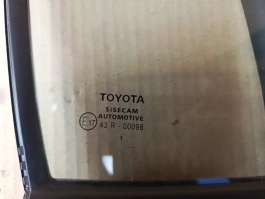 Форточка двери toyota corolla e210  2018- перед. прав.